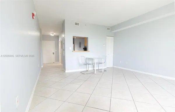$1,800 | 2630 Southwest 28th Street, Unit 22, Miami, FL 33133