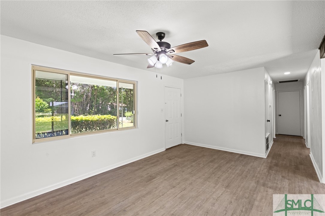 207 Tunnel Road Springfield, GA 31329 - Photo 11 of 19 Living Room