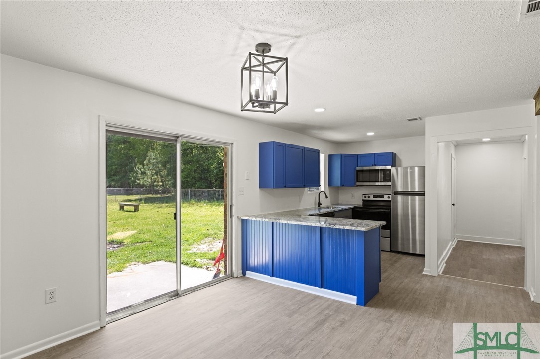 207 Tunnel Road Springfield, GA 31329 - Photo 6 of 19 Dining & Kitchen