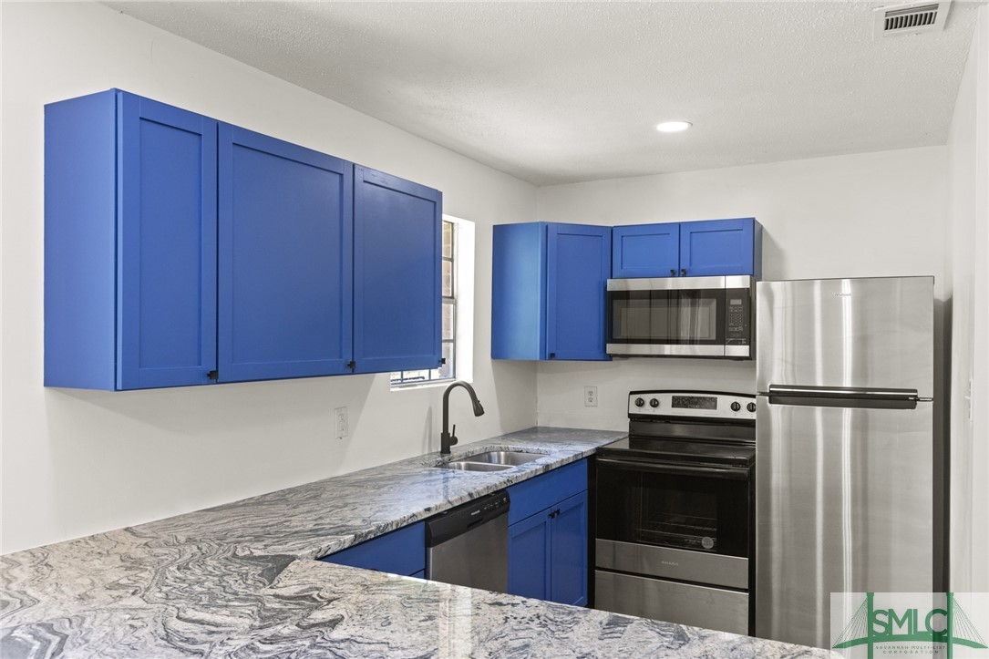 207 Tunnel Road Springfield, GA 31329 - Photo 8 of 19 Kitchen