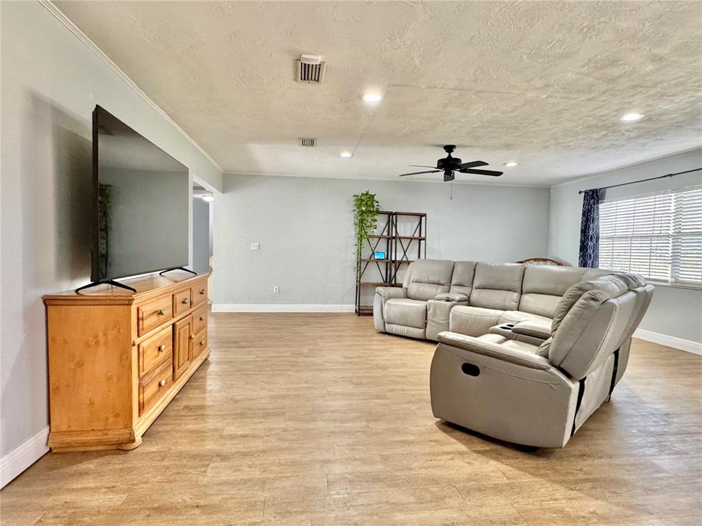 7625 East Misty Lane Inverness, FL 34450 - Photo 32 of 58 a living room with furniture and a flat screen tv