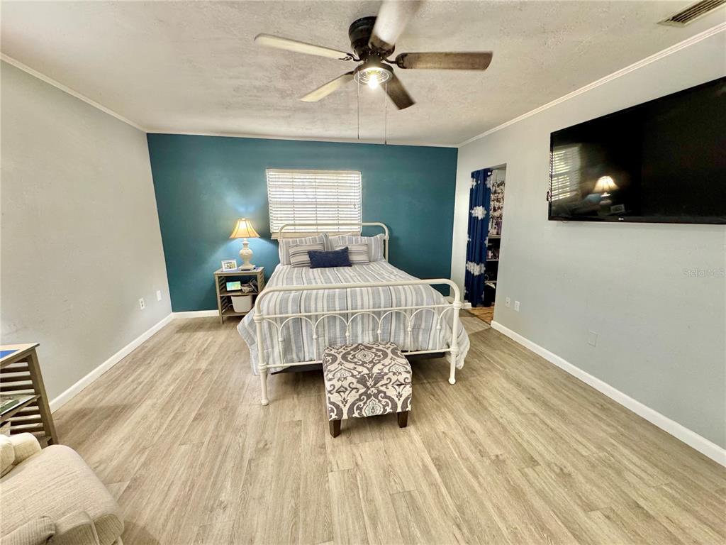 7625 East Misty Lane Inverness, FL 34450 - Photo 40 of 58 a bedroom with a bed and a flat screen tv