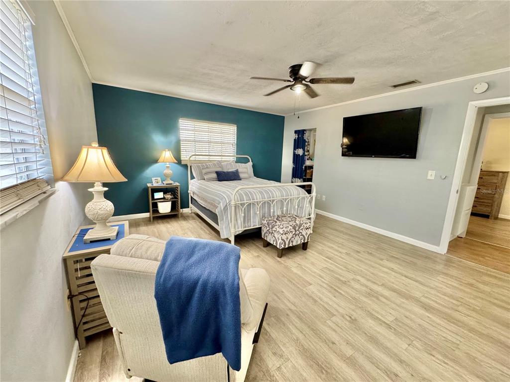 7625 East Misty Lane Inverness, FL 34450 - Photo 41 of 58 a living room with furniture and a flat screen tv