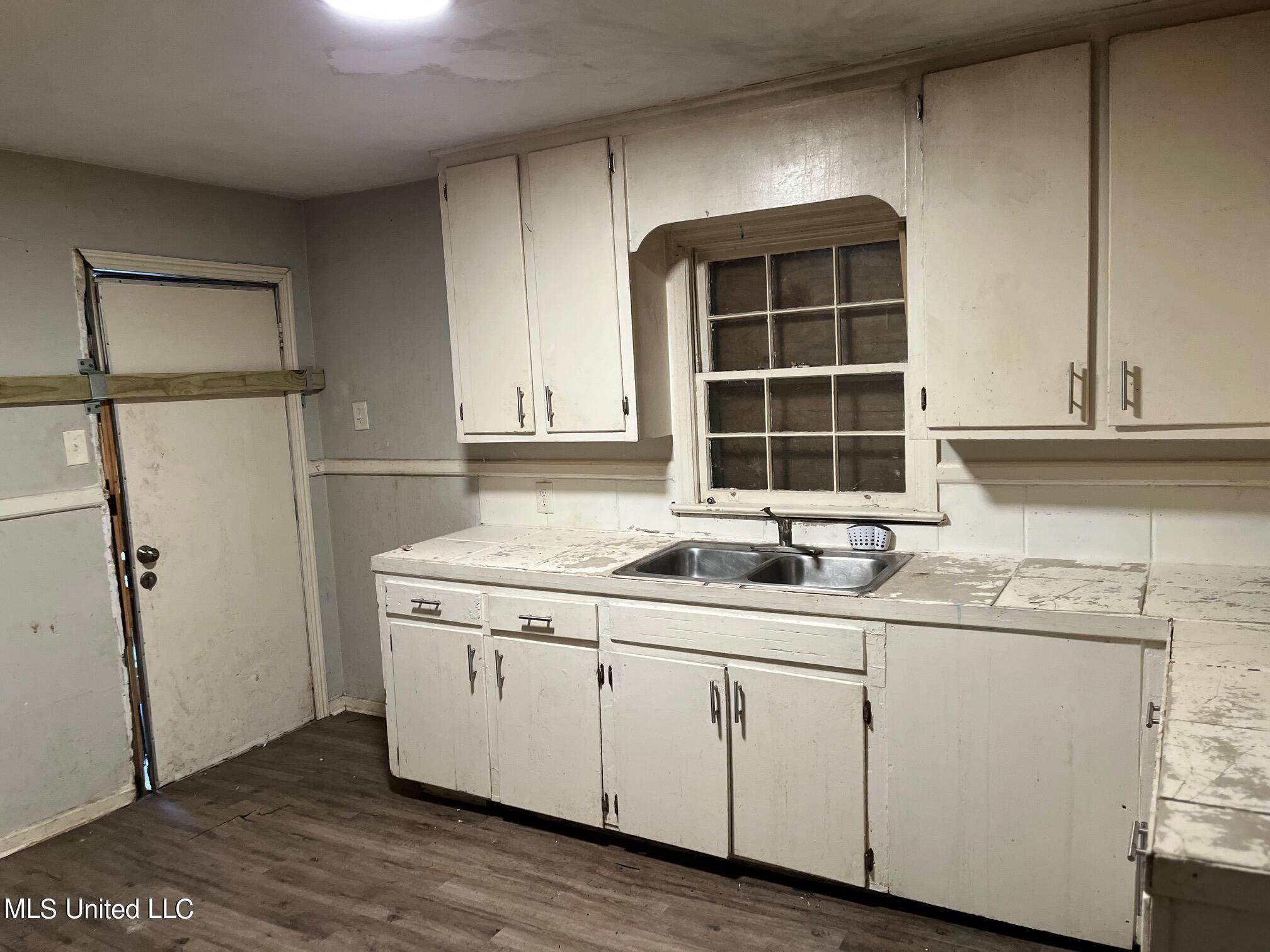 758 Launcelot Road Jackson, MS 39206 - Photo 2 of 6 IMG_1481
