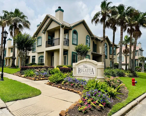 $3,200 | 457 Mariners Drive, Kemah, TX 77565