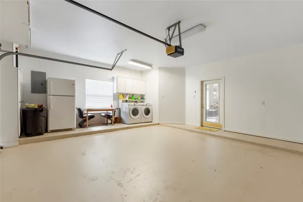 $3,200 | 457 Mariners Drive, Kemah, TX 77565