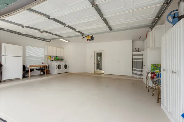 $3,200 | 457 Mariners Drive, Kemah, TX 77565