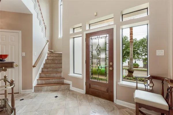 $3,200 | 457 Mariners Drive, Kemah, TX 77565