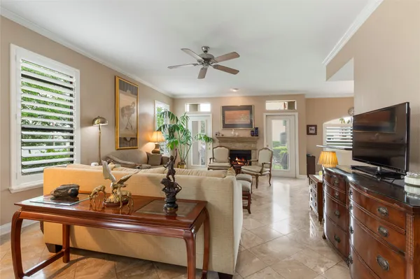 $3,200 | 457 Mariners Drive, Kemah, TX 77565