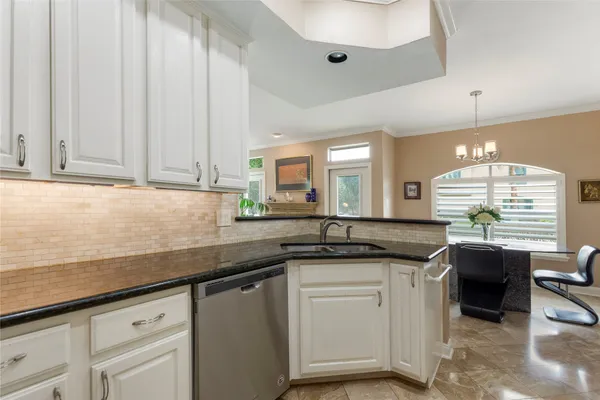 $3,200 | 457 Mariners Drive, Kemah, TX 77565
