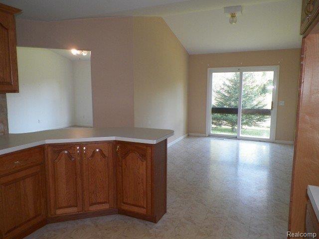 335 West Castle Road Fostoria, MI 48435 - Photo 3 of 28 262-132341 - Kitchen (2).JPG