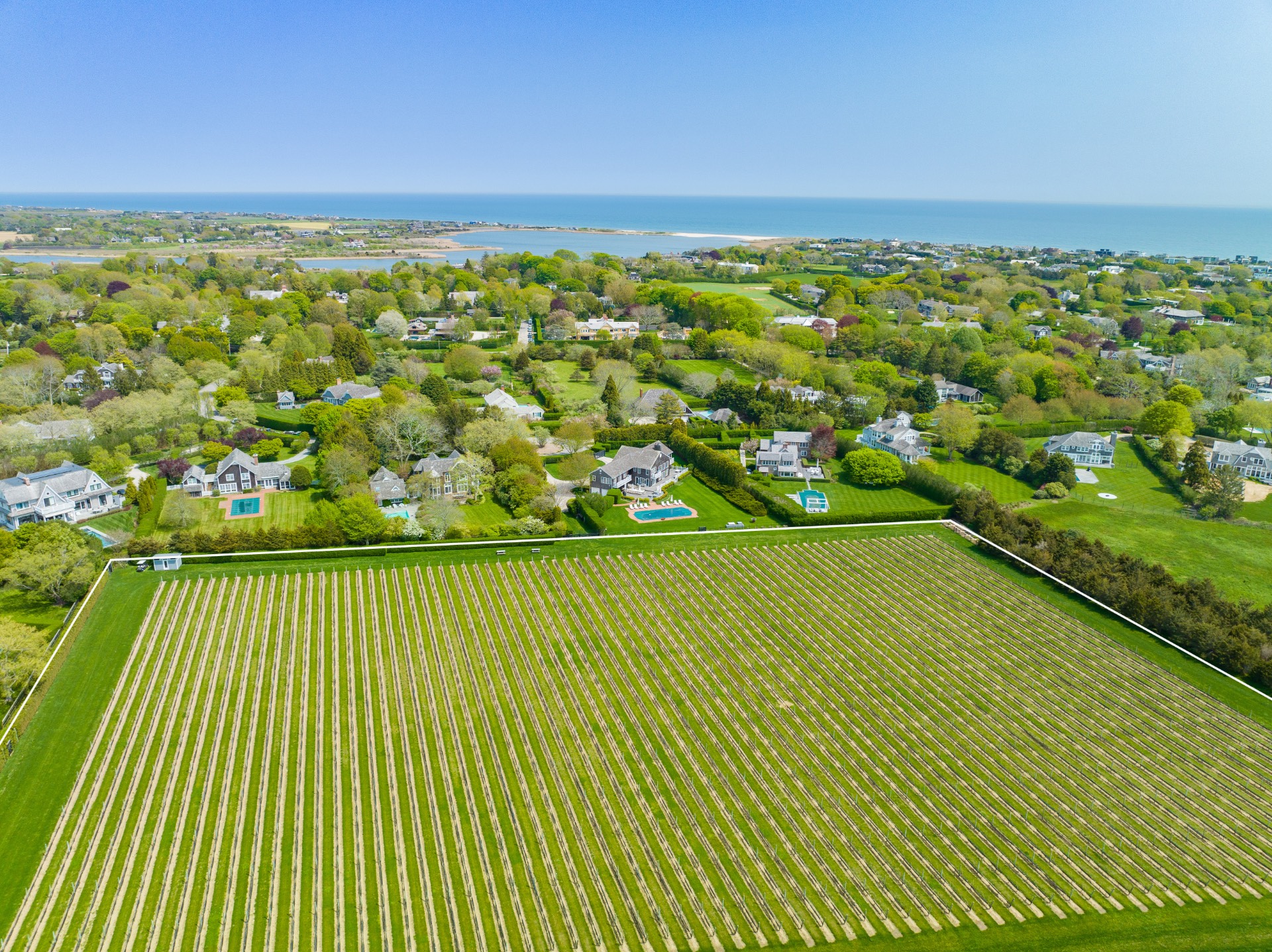78 Bridgefield Road Bridgehampton, NY 11932 - Photo 2 of 7 a view of a city