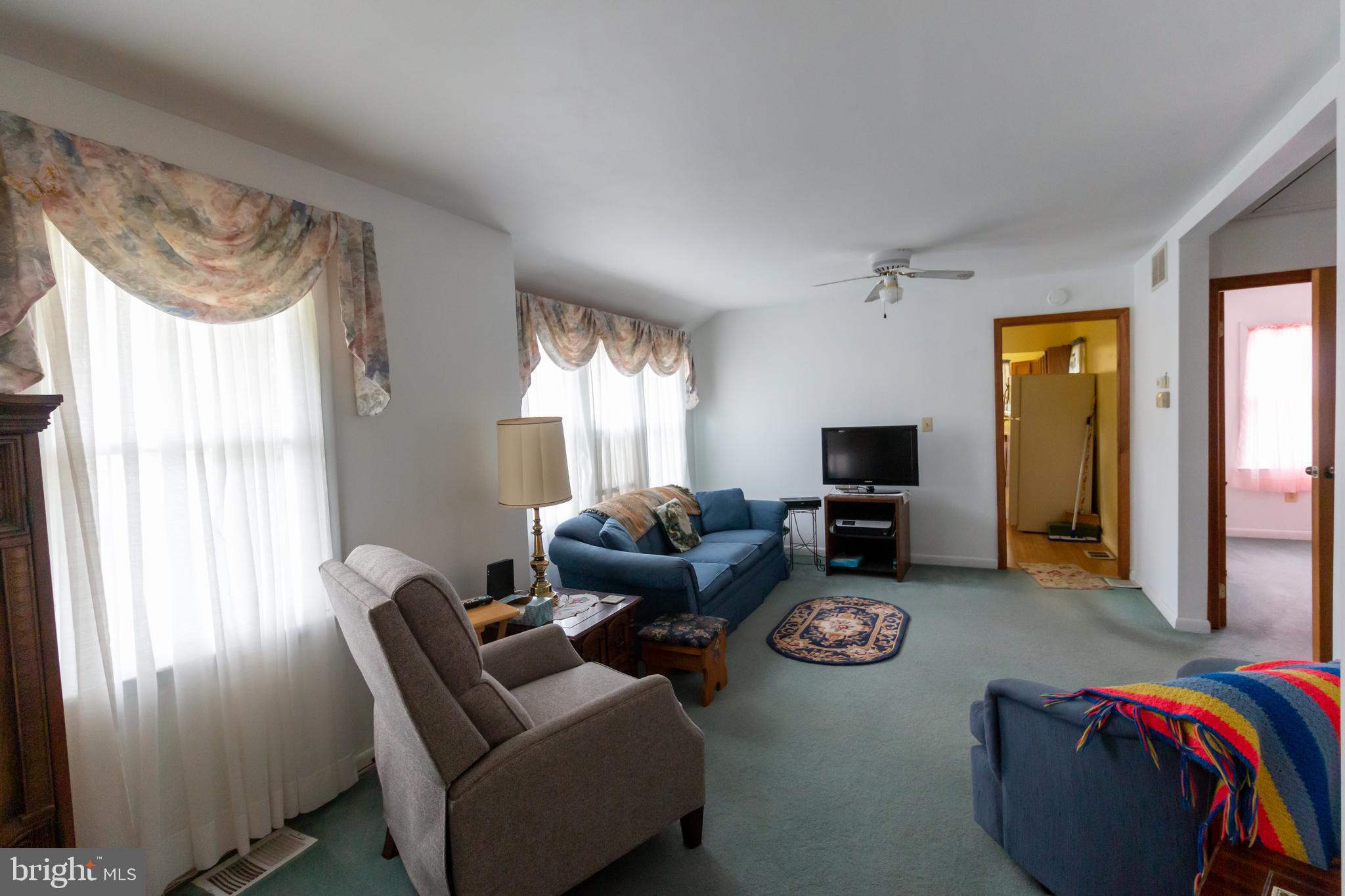 301 Cresswell Road Baltimore, MD 21225 - Photo 14 of 46 Living Room