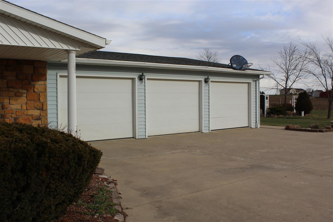 11927 East S County Line Rd Road Decatur, IN 46733 - Photo 3 of 30