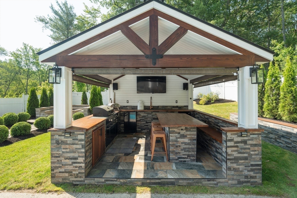7 Wagon Wheel Road Andover, MA 01810 - Photo 3 of 42 Gallery Image 3