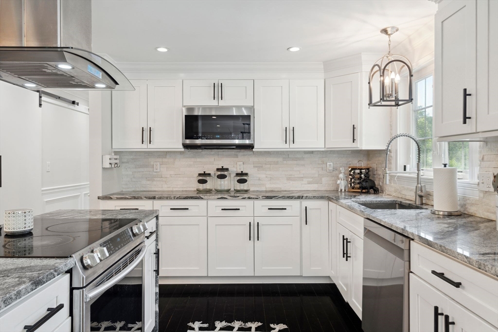 7 Wagon Wheel Road Andover, MA 01810 - Photo 6 of 42 Gallery Image 6