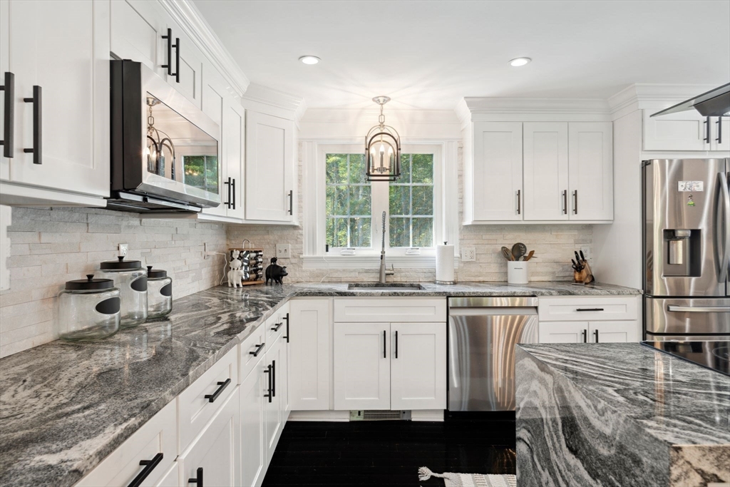 7 Wagon Wheel Road Andover, MA 01810 - Photo 8 of 42 Gallery Image 8