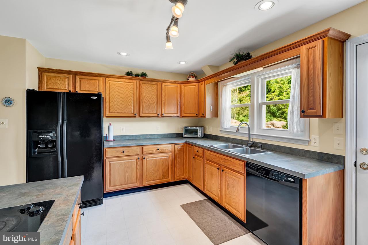 16002 Limestone School Road Leesburg, VA 20176 - Photo 11 of 30 Kitchen
