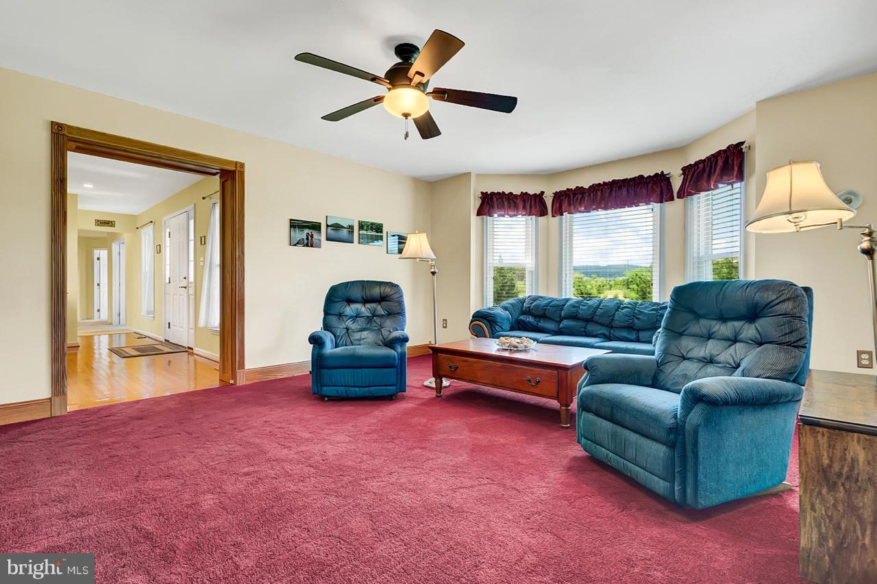 16002 Limestone School Road Leesburg, VA 20176 - Photo 7 of 30 Living Room