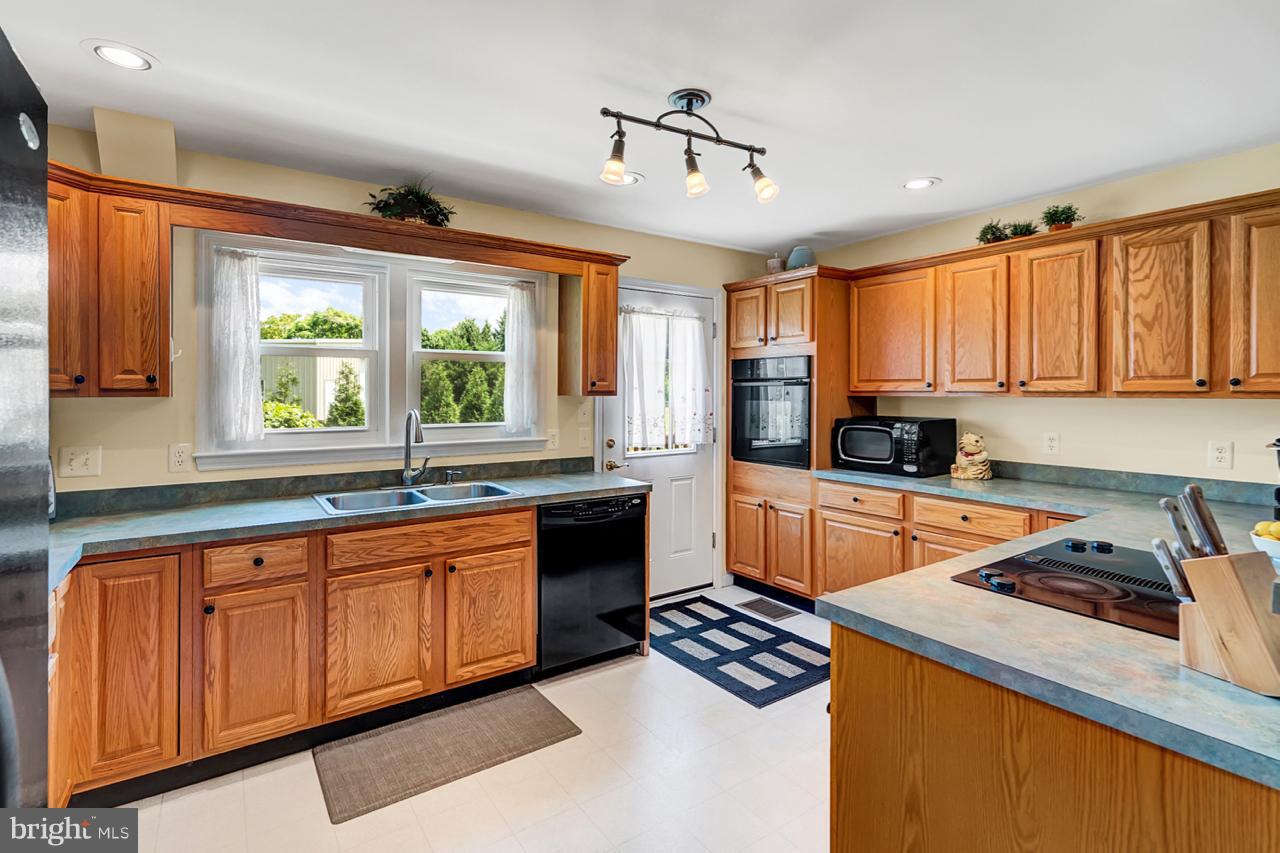 16002 Limestone School Road Leesburg, VA 20176 - Photo 10 of 30 Kitchen