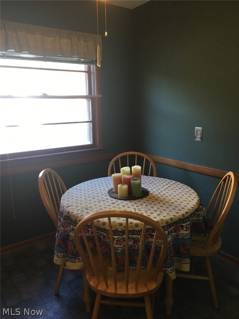 1011 Argonne Road Cleveland, OH 44121 - Photo 7 of 24