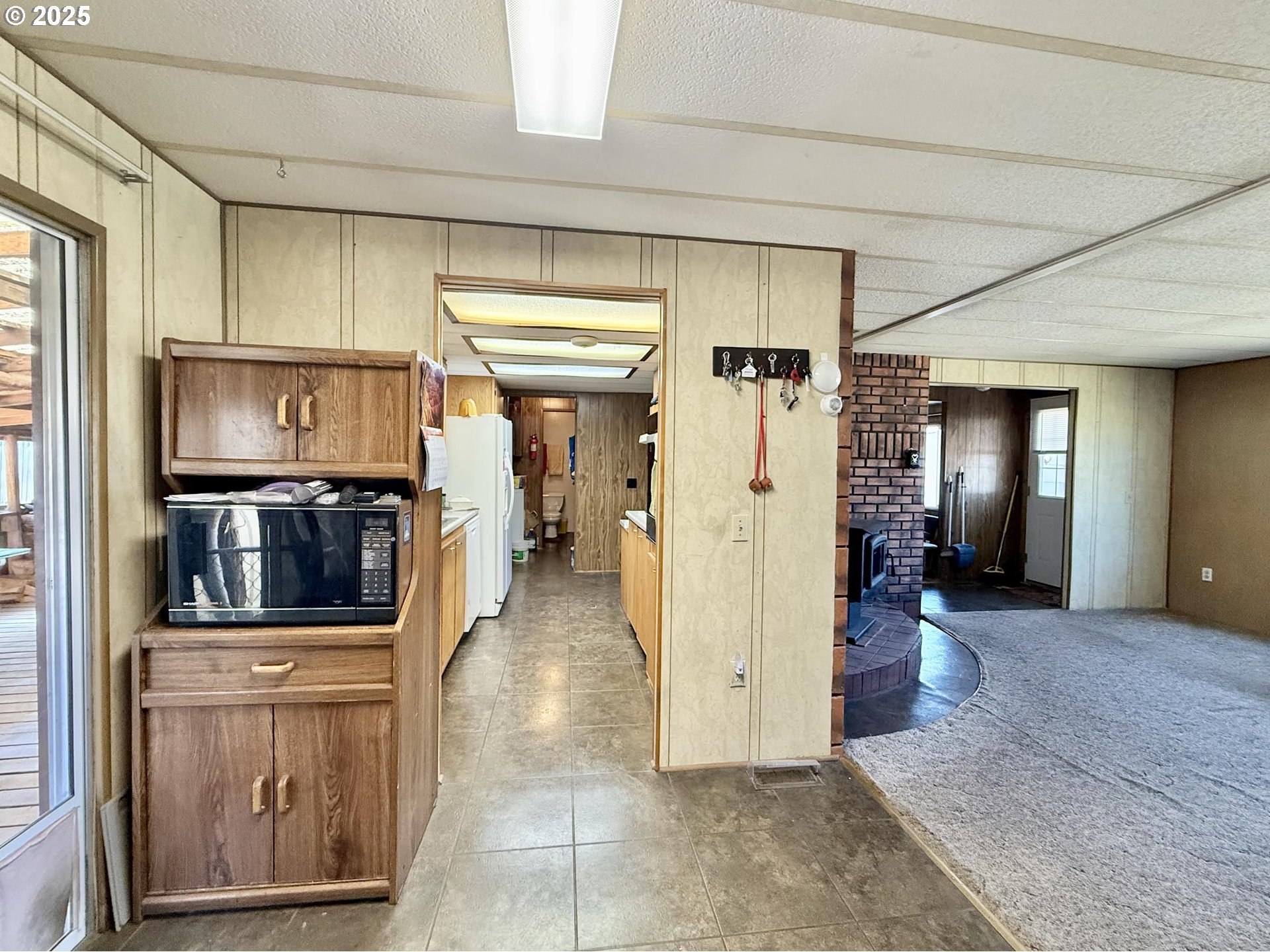 505 North 16th Avenue Elgin, OR 97827 - Photo 11 of 48 a view of a kitchen with refrigerator and windows