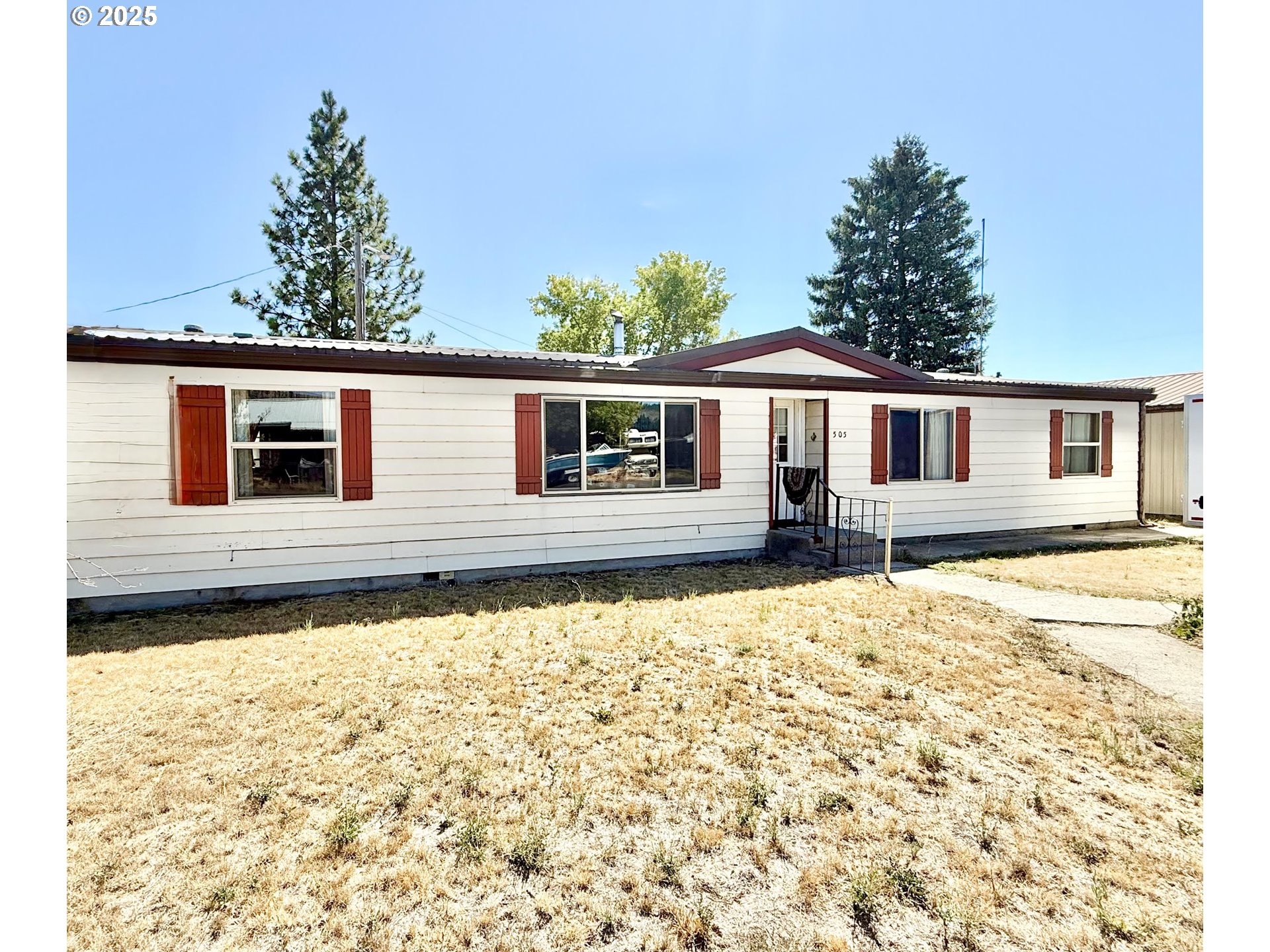 505 North 16th Avenue Elgin, OR 97827 - Photo 2 of 48 a front view of a house with large trees