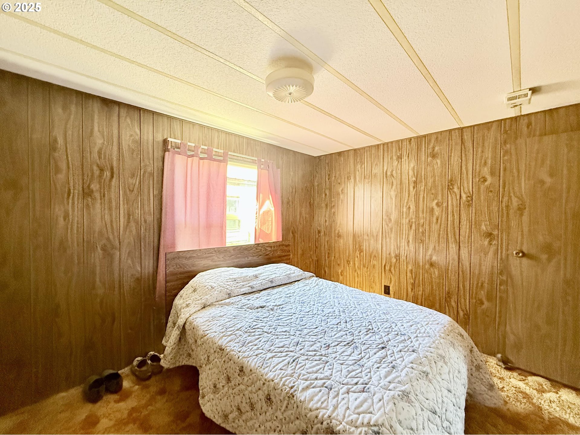505 North 16th Avenue Elgin, OR 97827 - Photo 33 of 48 a bedroom with a bed and a window