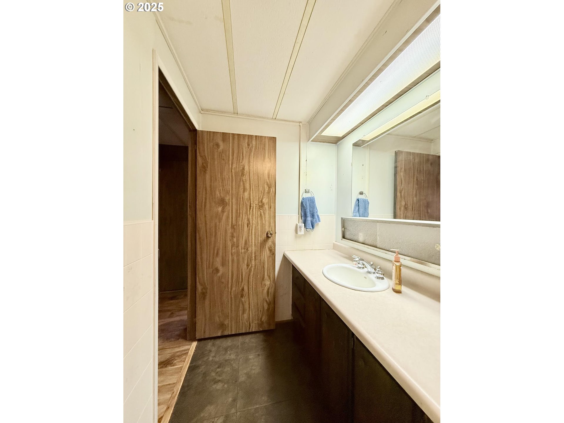 505 North 16th Avenue Elgin, OR 97827 - Photo 34 of 48 a bathroom with a sink and a mirror