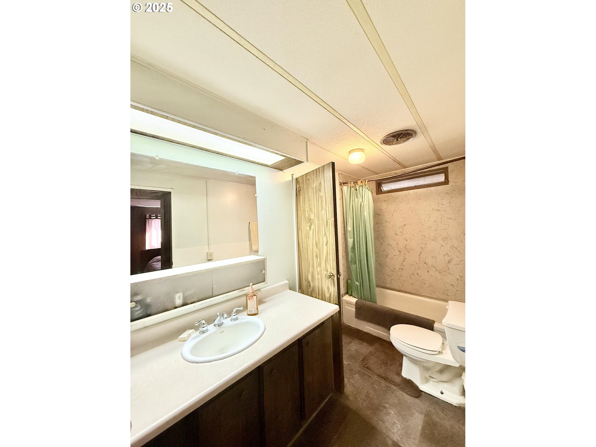 505 North 16th Avenue Elgin, OR 97827 - Photo 35 of 48 a bathroom with a sink vanity granite and toilet