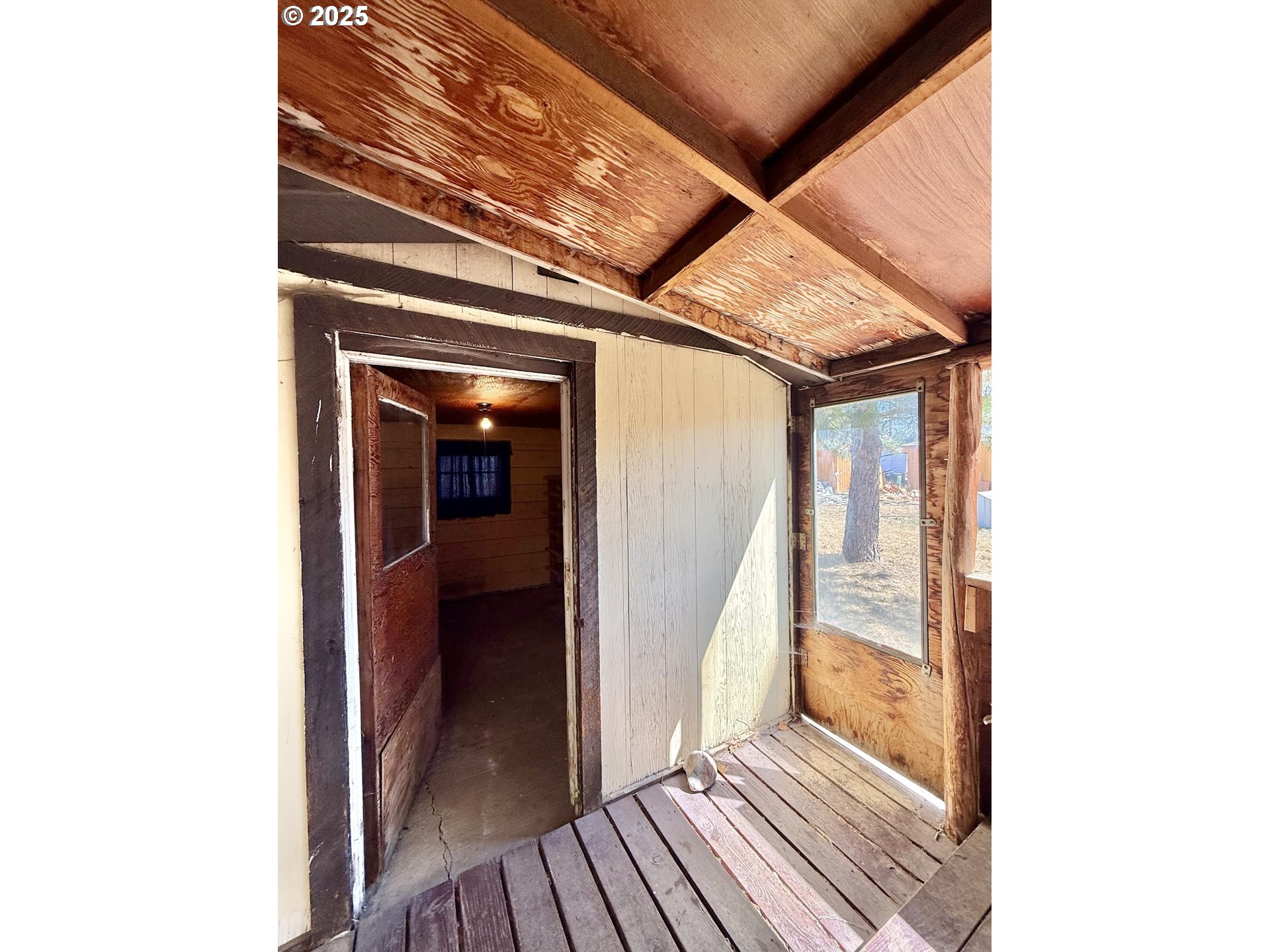 505 North 16th Avenue Elgin, OR 97827 - Photo 37 of 48 a view of a hallway with wooden floor and a hallway