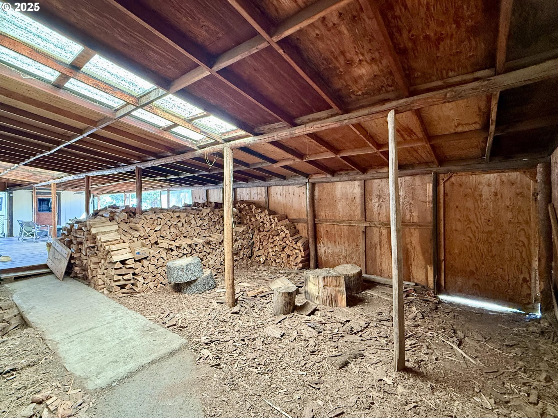 505 North 16th Avenue Elgin, OR 97827 - Photo 40 of 48 a view of a couch in the patio