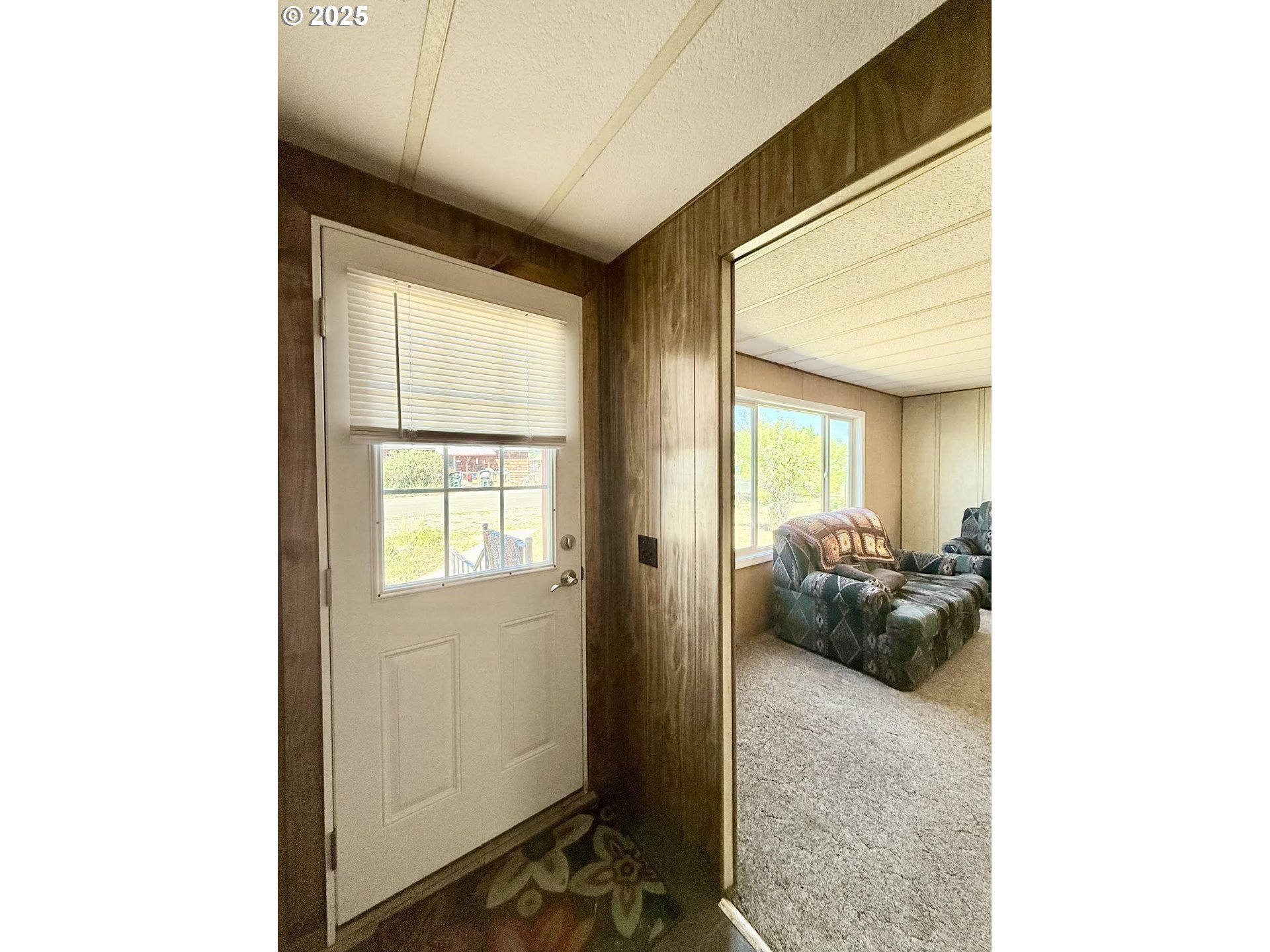 505 North 16th Avenue Elgin, OR 97827 - Photo 4 of 48 a living room with furniture and a window