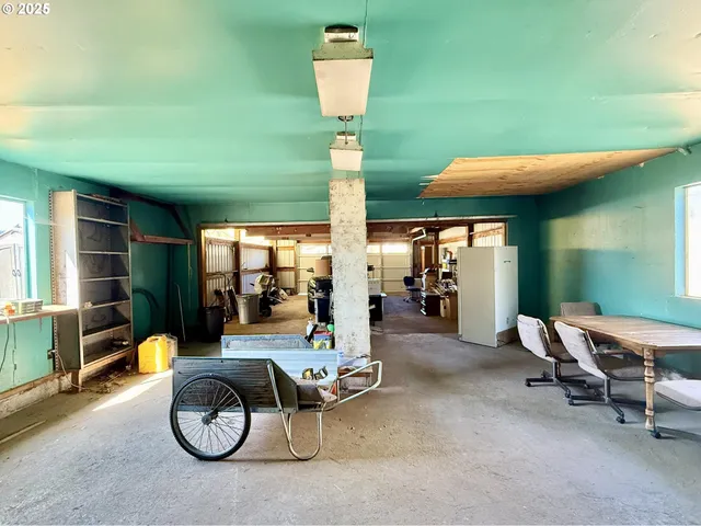 a view of livingroom with furniture and a couch