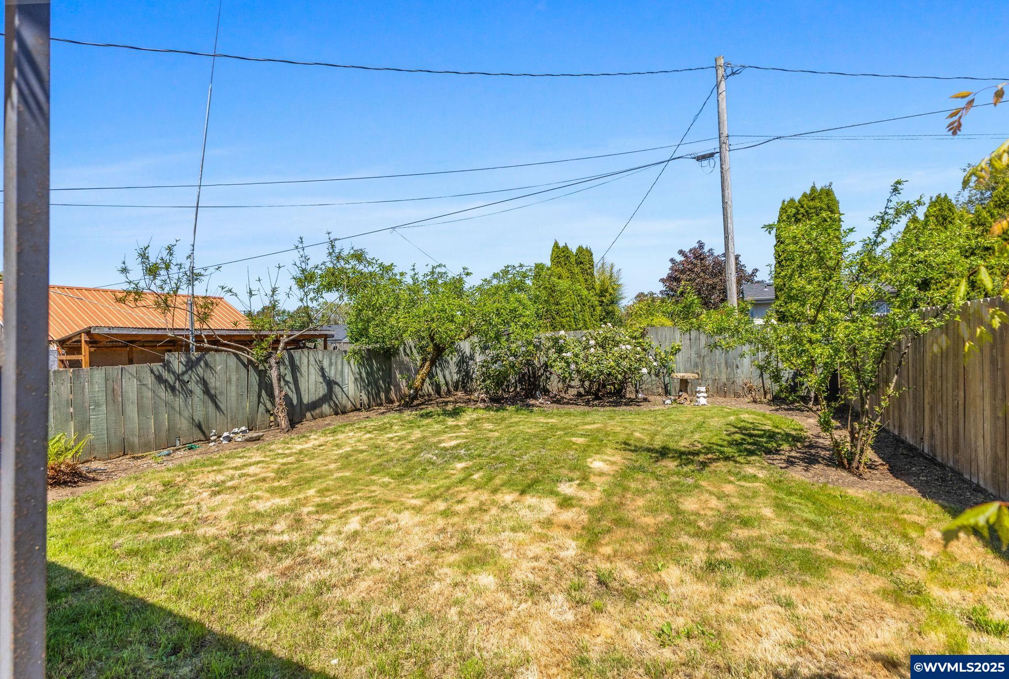 415 East Ash Street Lebanon, OR 97355 - Photo 3 of 30
