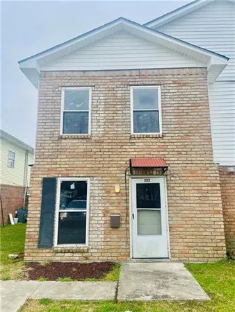 $1,500 | 406 Commerce Street, Gretna, LA 70056
