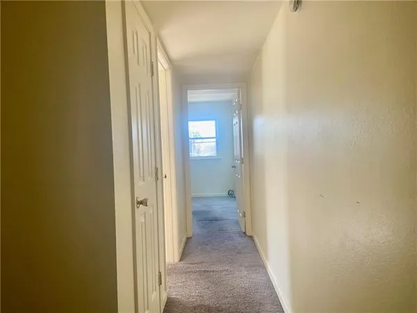 $1,500 | 406 Commerce Street, Gretna, LA 70056