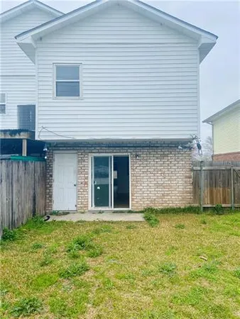$1,500 | 406 Commerce Street, Gretna, LA 70056