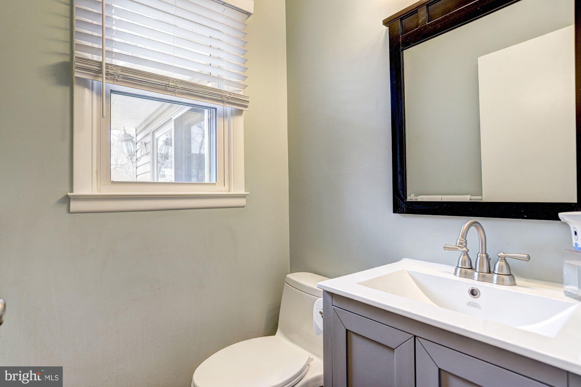 2527 North Farm Road Ellicott City, MD 21042 - Photo 18 of 40 Powder Room