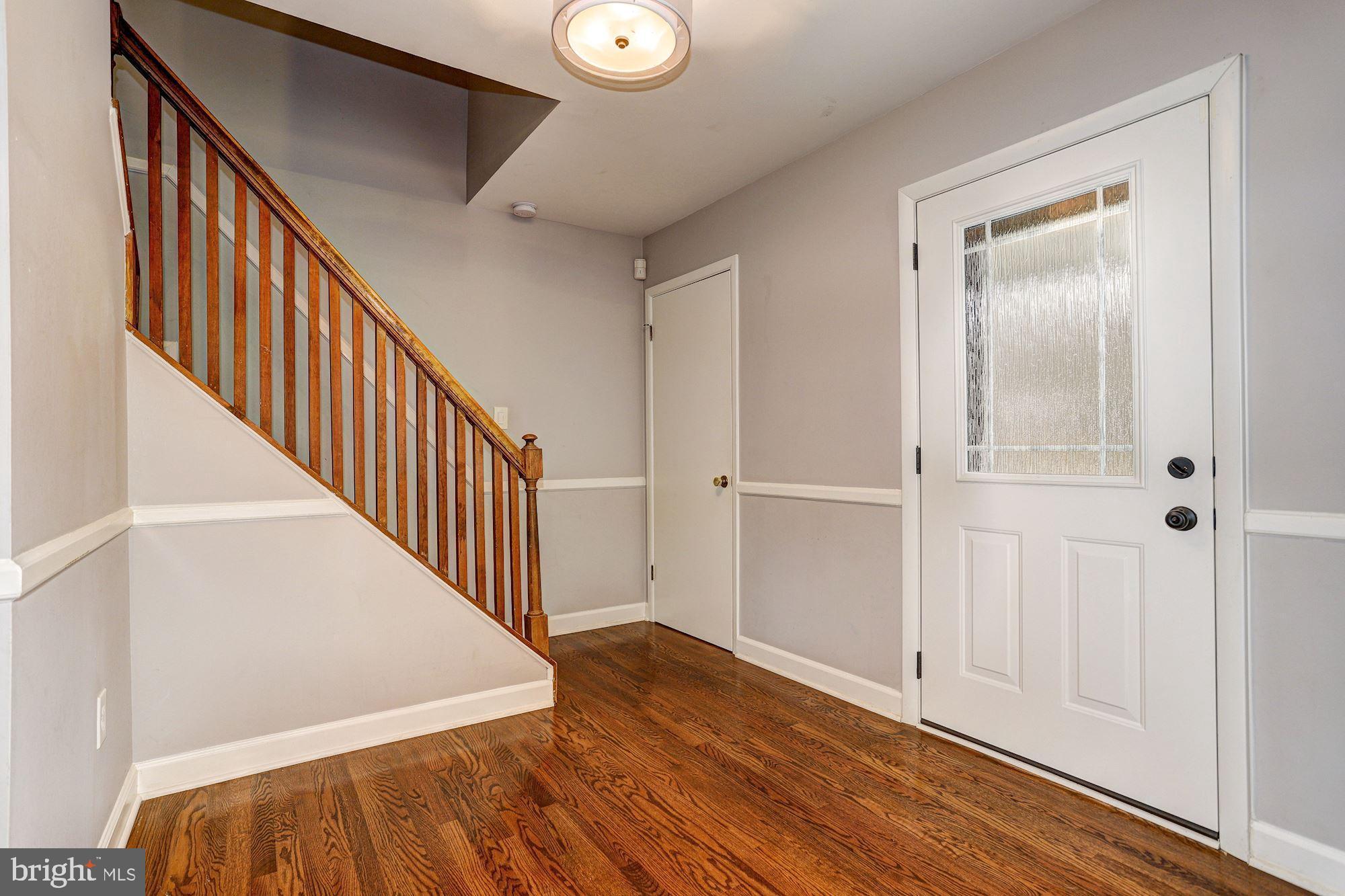 2527 North Farm Road Ellicott City, MD 21042 - Photo 3 of 40 Foyer