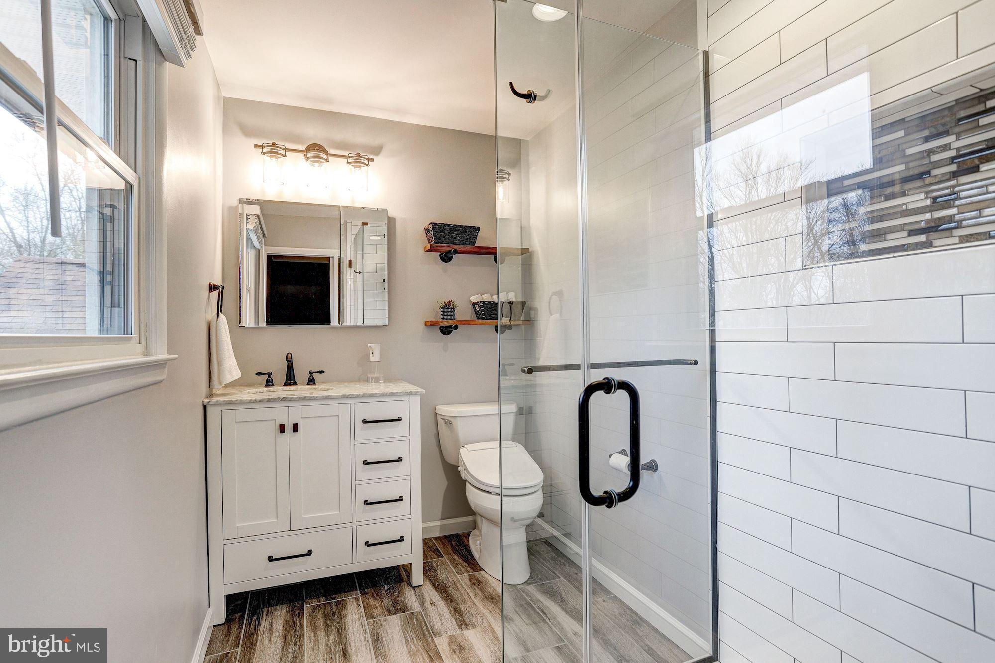 2527 North Farm Road Ellicott City, MD 21042 - Photo 22 of 40 Primary Bedroom En Suite Bath