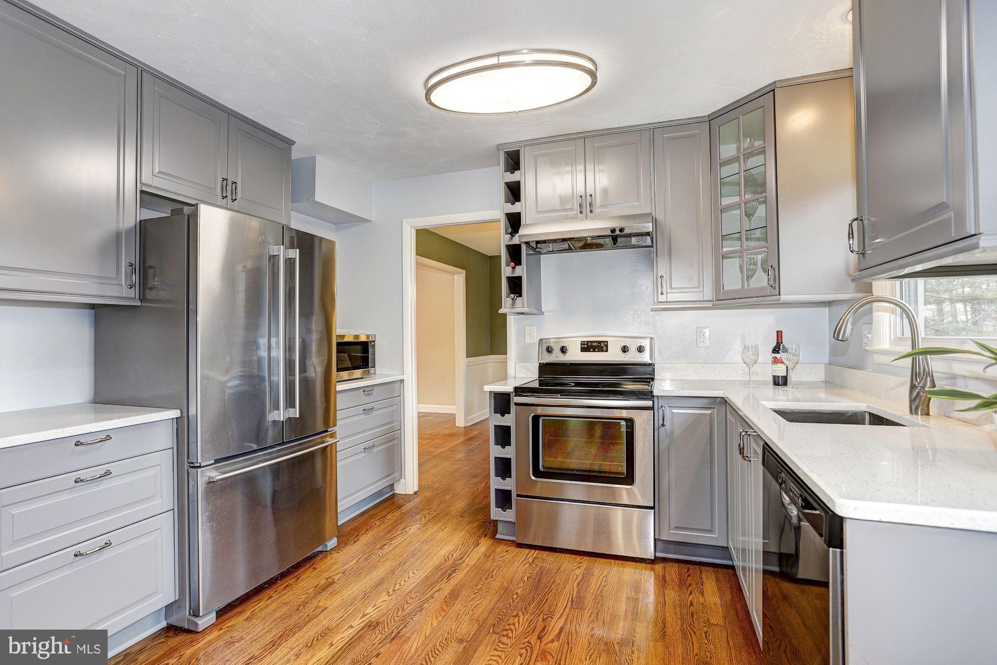 2527 North Farm Road Ellicott City, MD 21042 - Photo 9 of 40 Stainless Steel Appliances