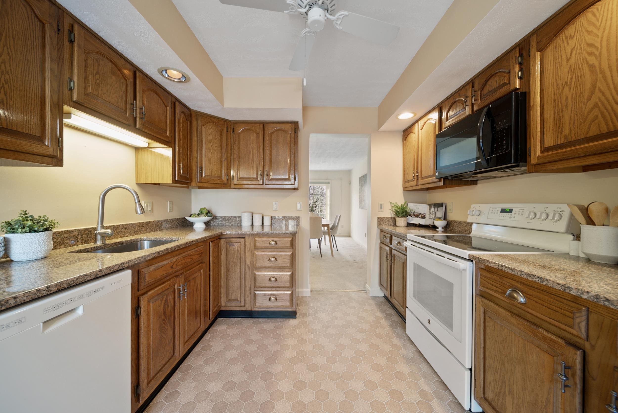 22 Wright Farm Road, Unit 11 Atkinson, NH 03811 - Photo 29 of 31