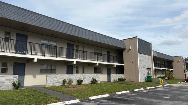 $1,700 | 7925 Fairview Drive, Unit 110, Tamarac, FL 33321