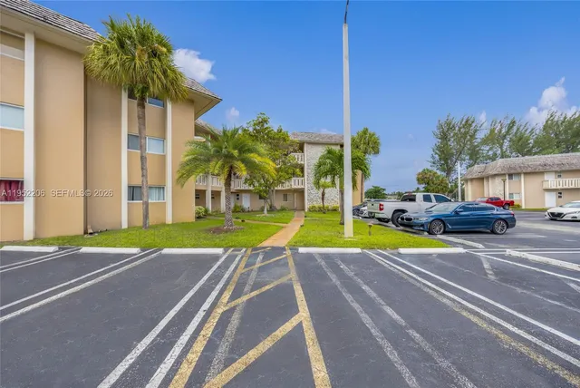 $2,300 | 7480 Miami Lakes Drive, Unit G105, Miami Lakes, FL 33014