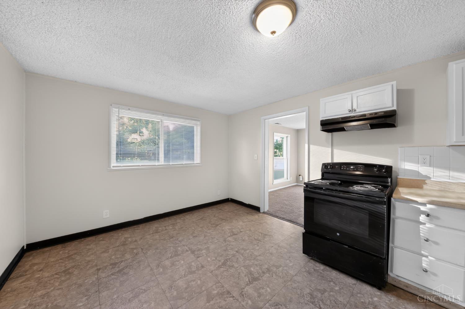 8587 Daly Road Cincinnati, OH 45231 - Photo 14 of 30