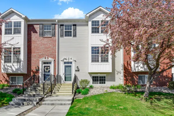 $289,900 | 1718 Riverside Drive, Shakopee, MN 55379