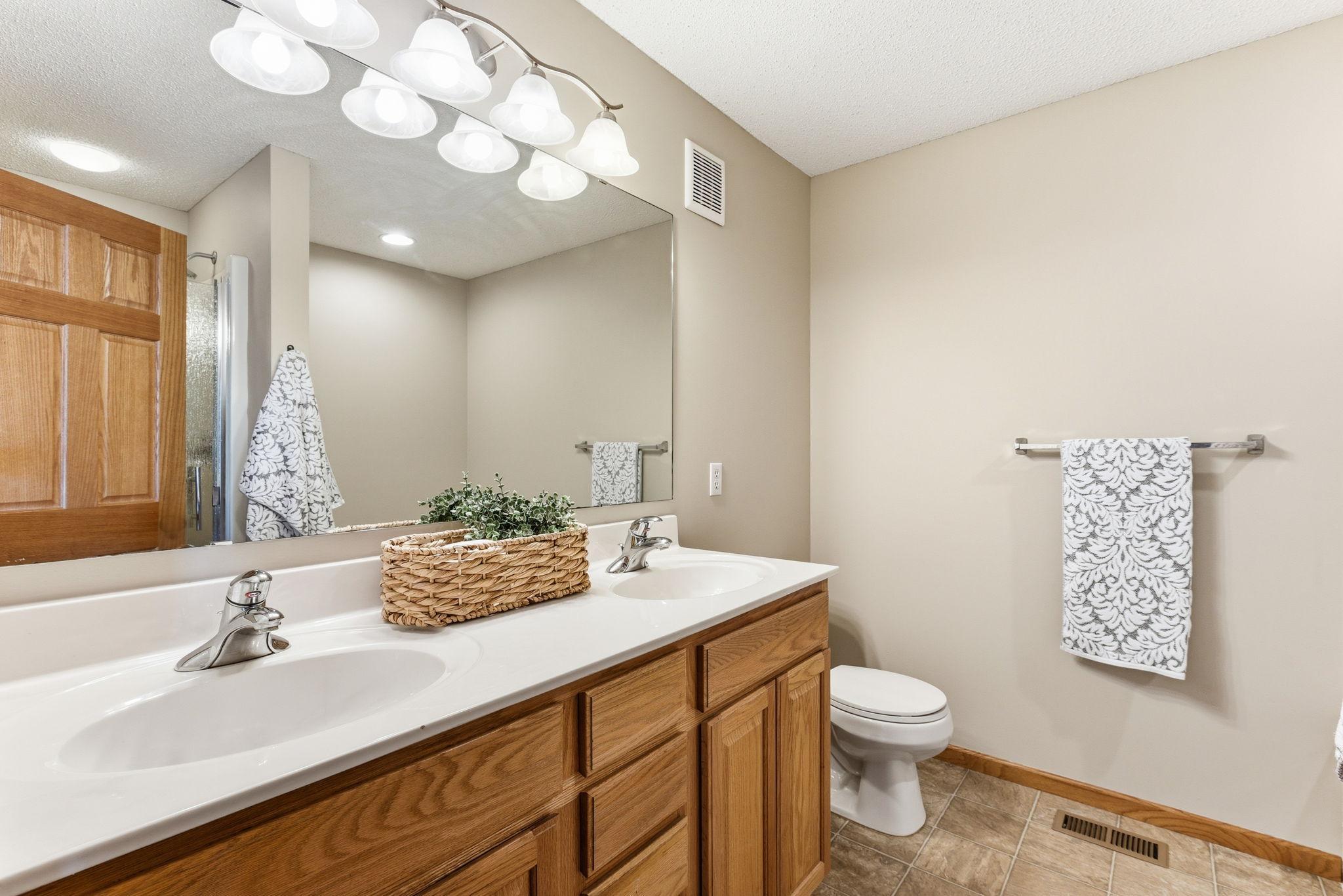 1718 Riverside Drive Shakopee, MN 55379 - Photo 19 of 36