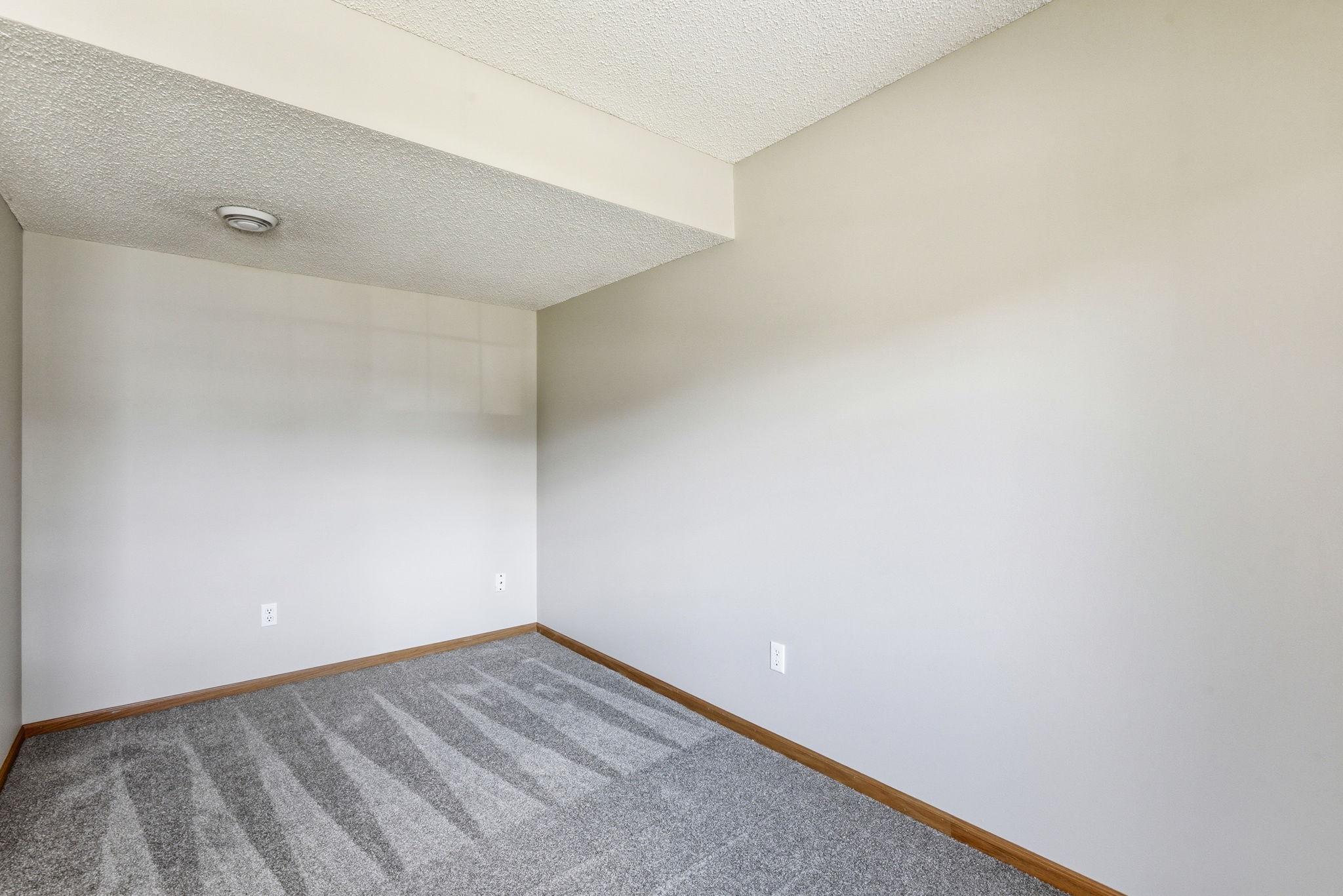 1718 Riverside Drive Shakopee, MN 55379 - Photo 31 of 36