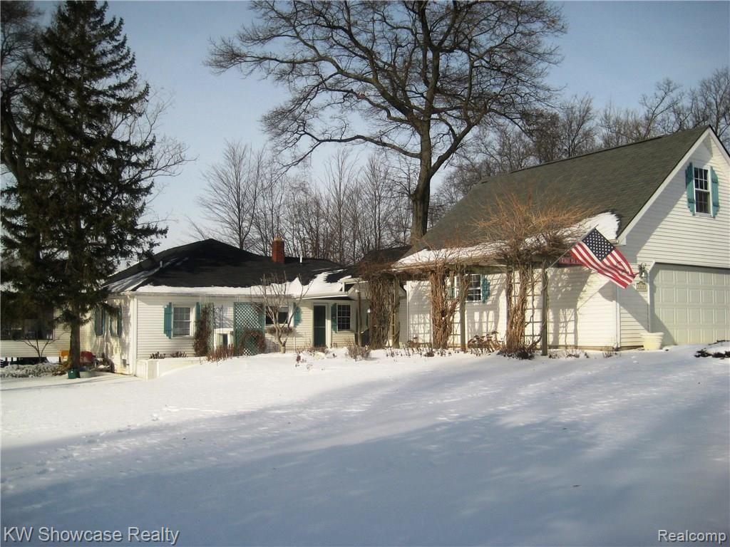 7083 Big Trail Road Holly, MI 48442 - Photo 4 of 22 4.JPG